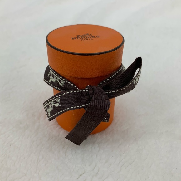Hermes Accessories - Hermès box (BOX ONLY EMPTY) round small ribbon